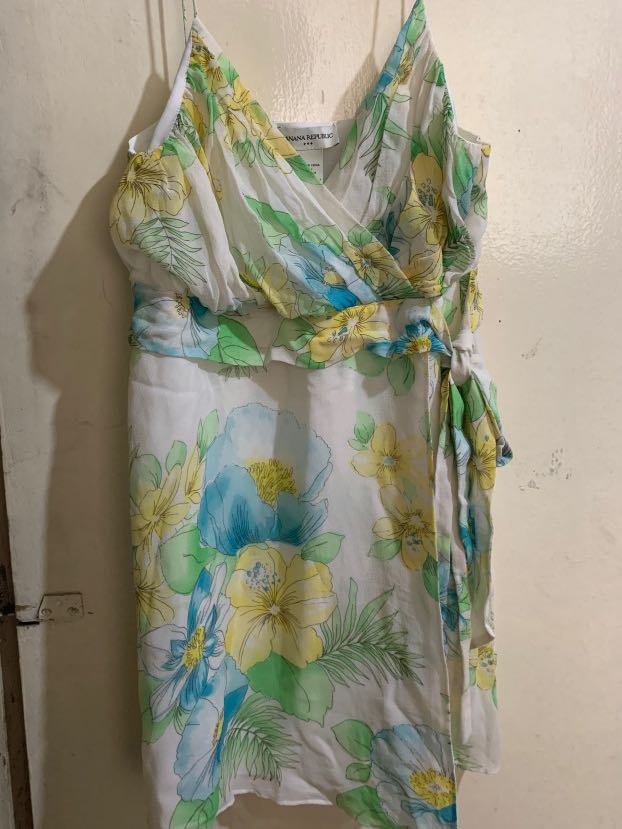 Banana Republic Sexy Top, Women's Fashion, Tops, Blouses on Carousell