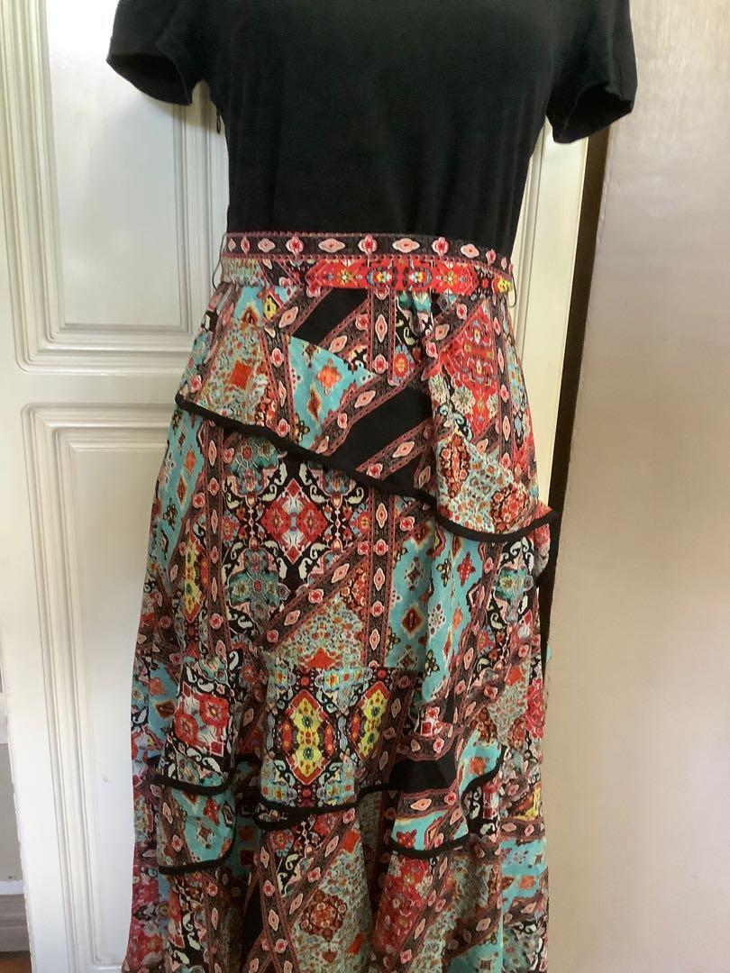 Black top sale floral bottom dress