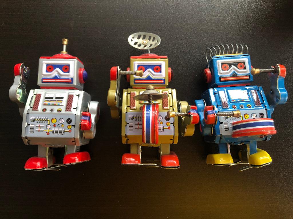 Classic Vintage Collectible Tin Plate Toys Wound Up Robot with Key
