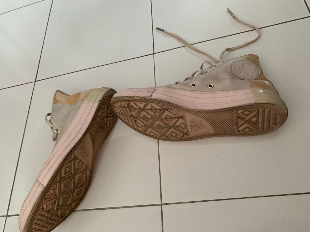 Converse pink cream kulit Fesyen Wanita Sepatu di Carousell