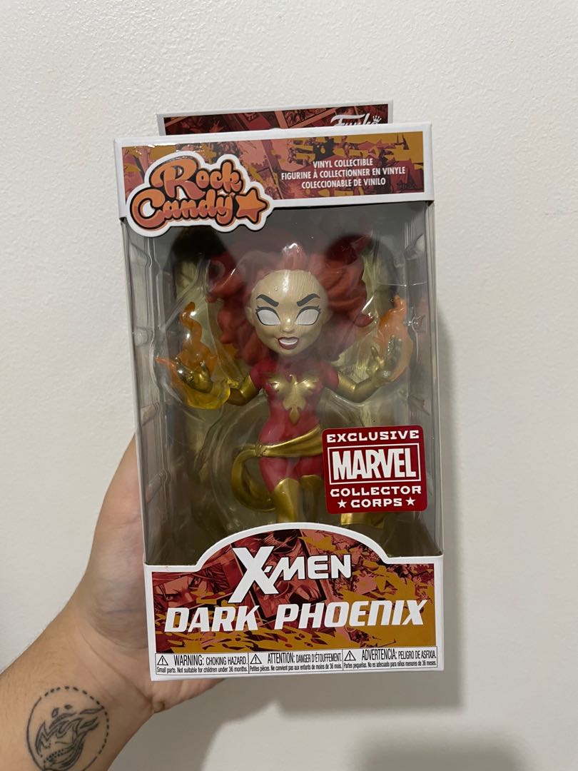Funko Mystique Rock Candy - Figura In Vinile Marvel Universe + Carta Da Collezione Marvel Ufficiale