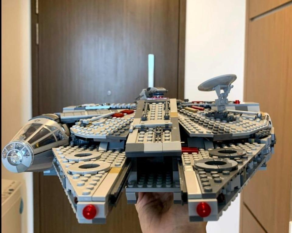 LEGO Star Wars Millennium Falcon Full 1300 piece set Hobbies