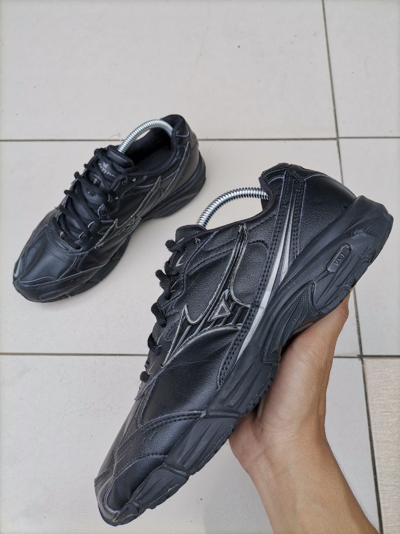 Mizuno shop leather shoes