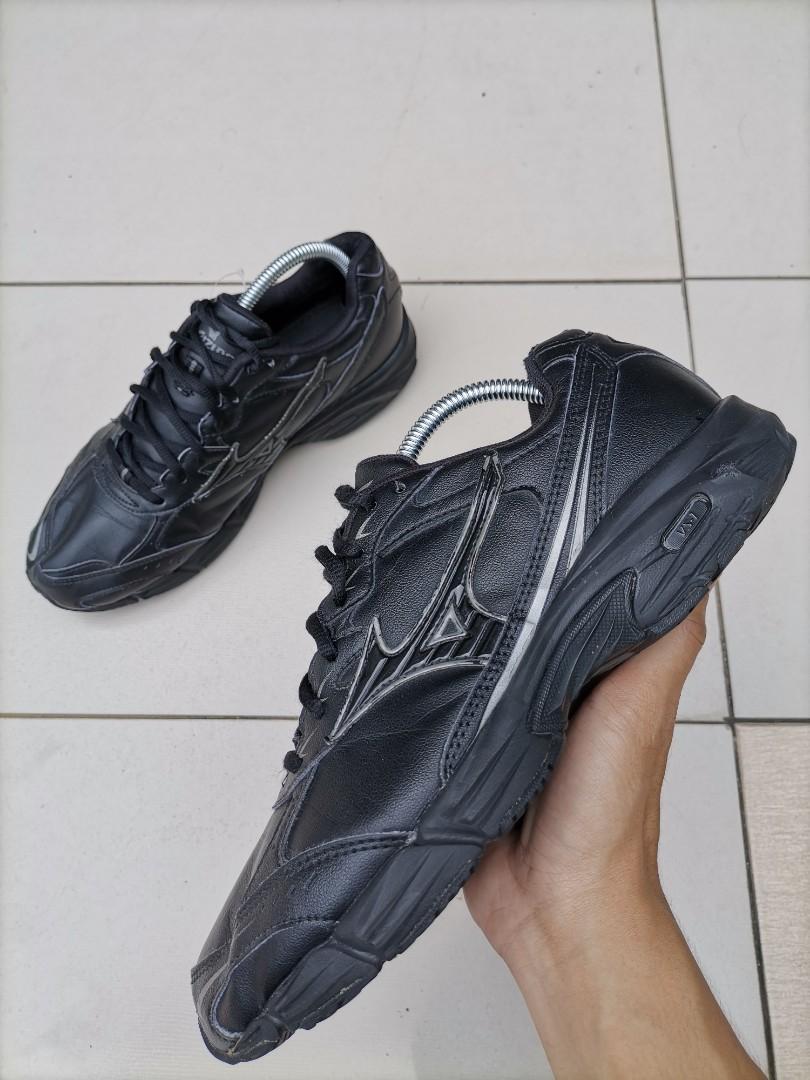 Mizuno top leather shoes
