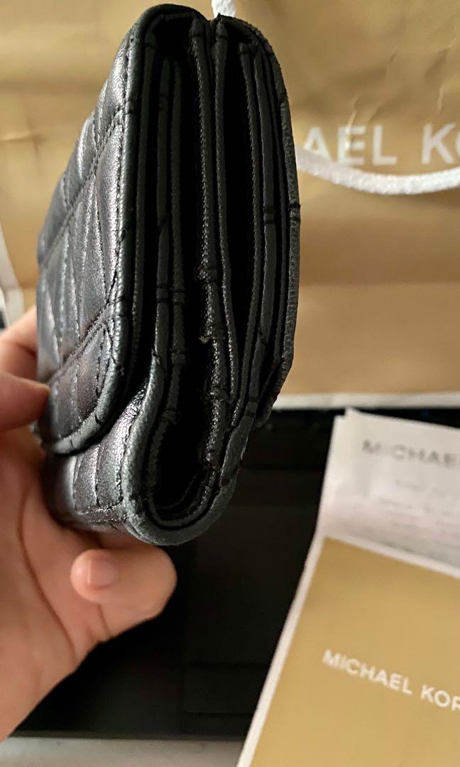 Michael Kors compact wallet (Category: Luxury Bags & Wallets) located in Las Pinas. Submitted by chubbychobs2012 (Listing ID 1097796081, Image 3). Description: 🚩 💯 original 🚩 bought from a trusted seller here in carousell 🚩 seldom used; see last photo when I first got the wallet 🚩 looks like chanel (you can also add a gold bag chain to add accesory to your OOTD) 🚩 final price posted (no haggling, bought for 4,500 + SF) 🚩 RFS: too many SLGs