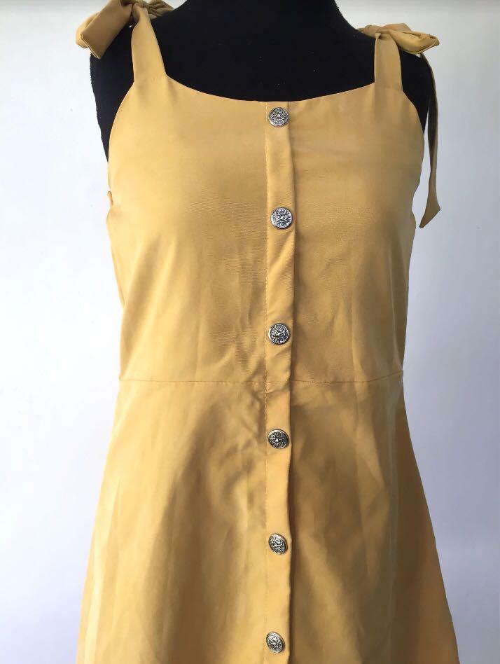 Short mustard yellow sleeveless sales dress