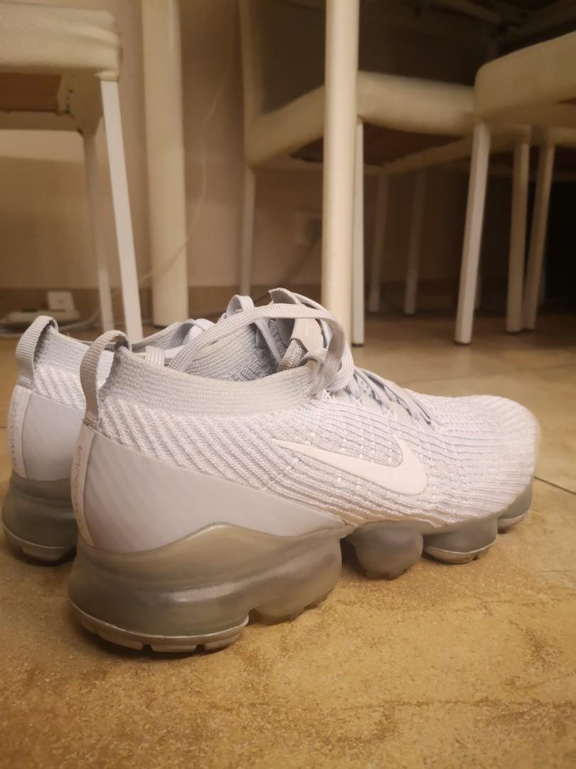 nike white flyknit vapormax