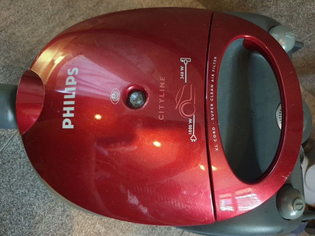 Philips Vacuum Cleaner. 1800W. Very Good Condition., TV & Home