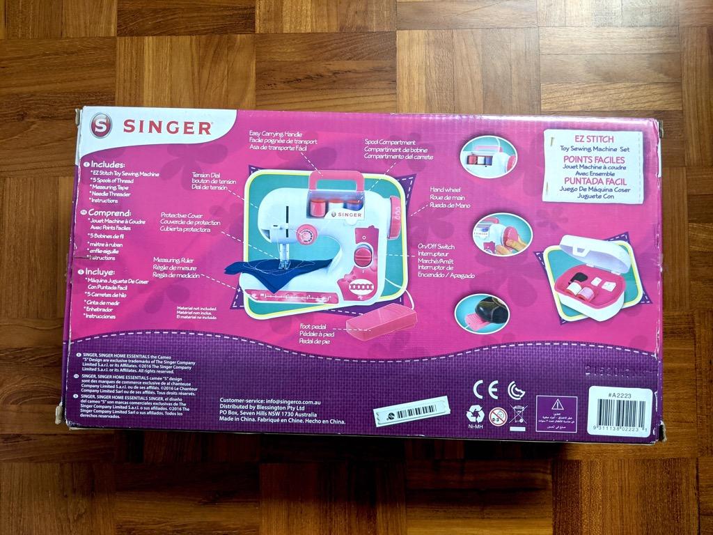 Singer EZ stitch Toy Sewing Machine Set, Hobbies & Toys, Stationery