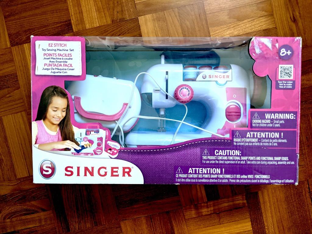 Singer EZ stitch Toy Sewing Machine Set, Hobbies & Toys, Stationery
