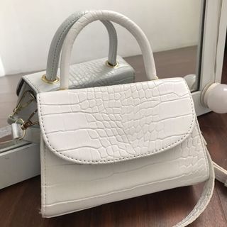 (Kategori: ) berada di . Dikirim oleh curatedbytesa (ID iklan 1097821797, Gambar 1). Deskripsi: .