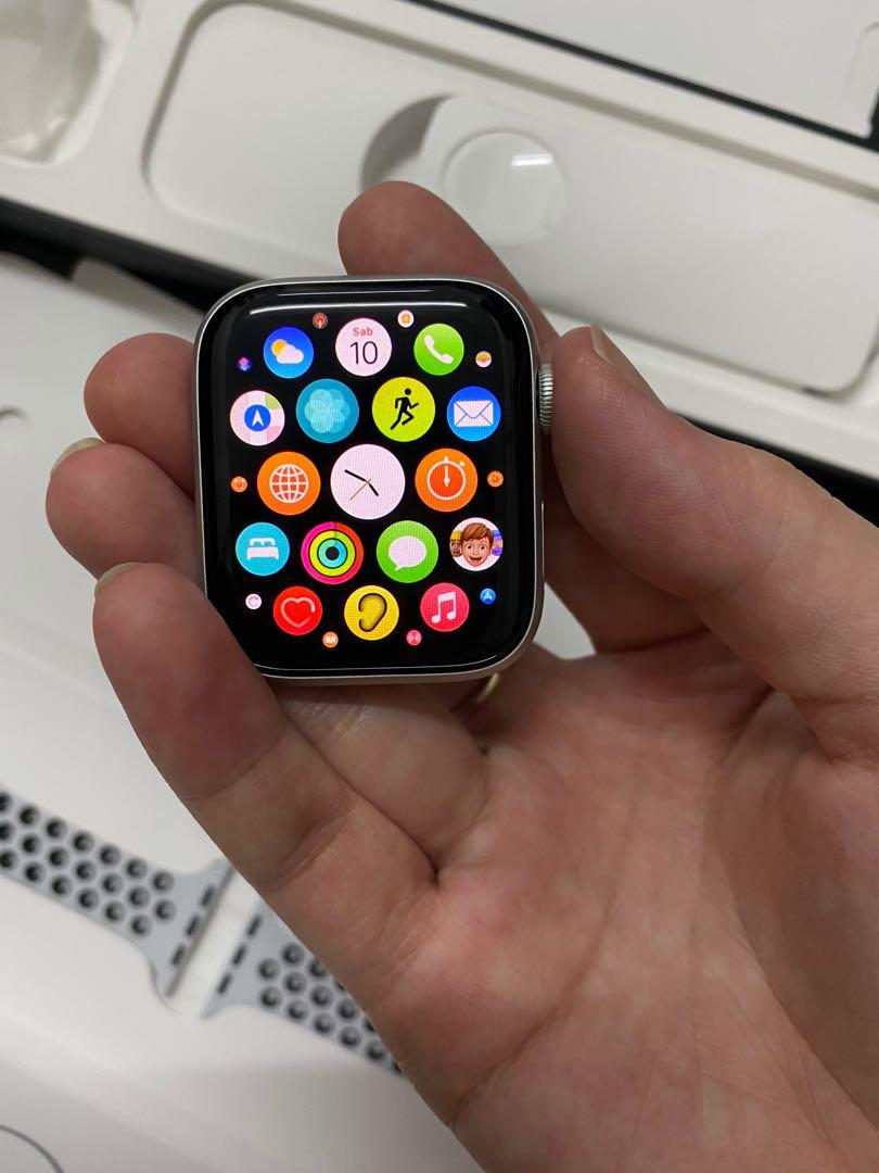 Apple Watch Series SE 44MM Nike iBox garansi panjang, Fesyen Wanita, Jam  Tangan di Carousell
