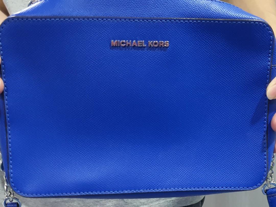 Authentic Michael Kors Electric Blue Sling Bag, Women's Fashion, Bags &  Wallets, Cross-body Bags on Carousell