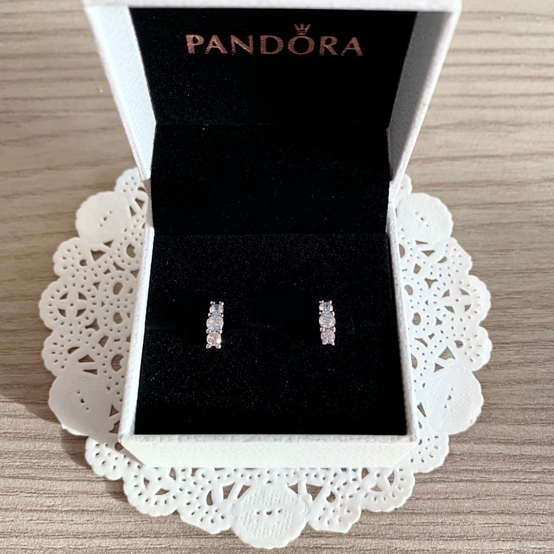 50 OFF BN Pandora Sparkling Stud Earrings Women s Fashion