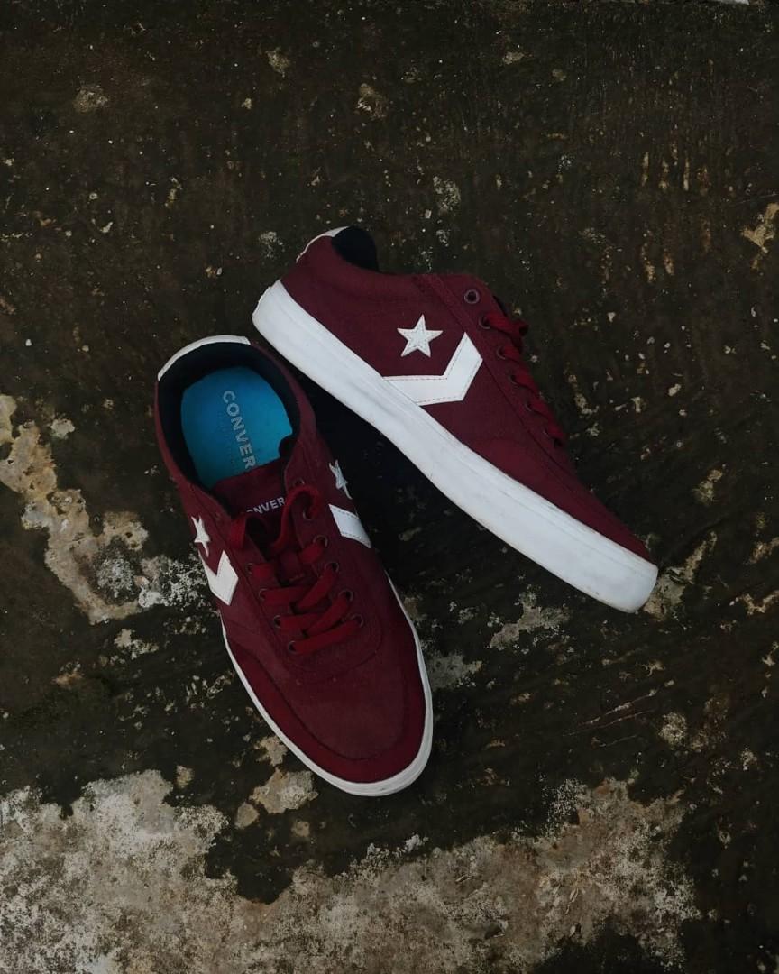 CONVERSE EL DISTRITO 2.0 OX MAROON Fesyen Pria Sepatu Sneakers