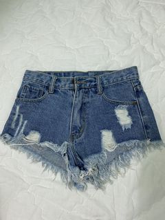 (Category: ) located in . Submitted by lynnettecloset (Listing ID 1099928972, Image 1). Description: .