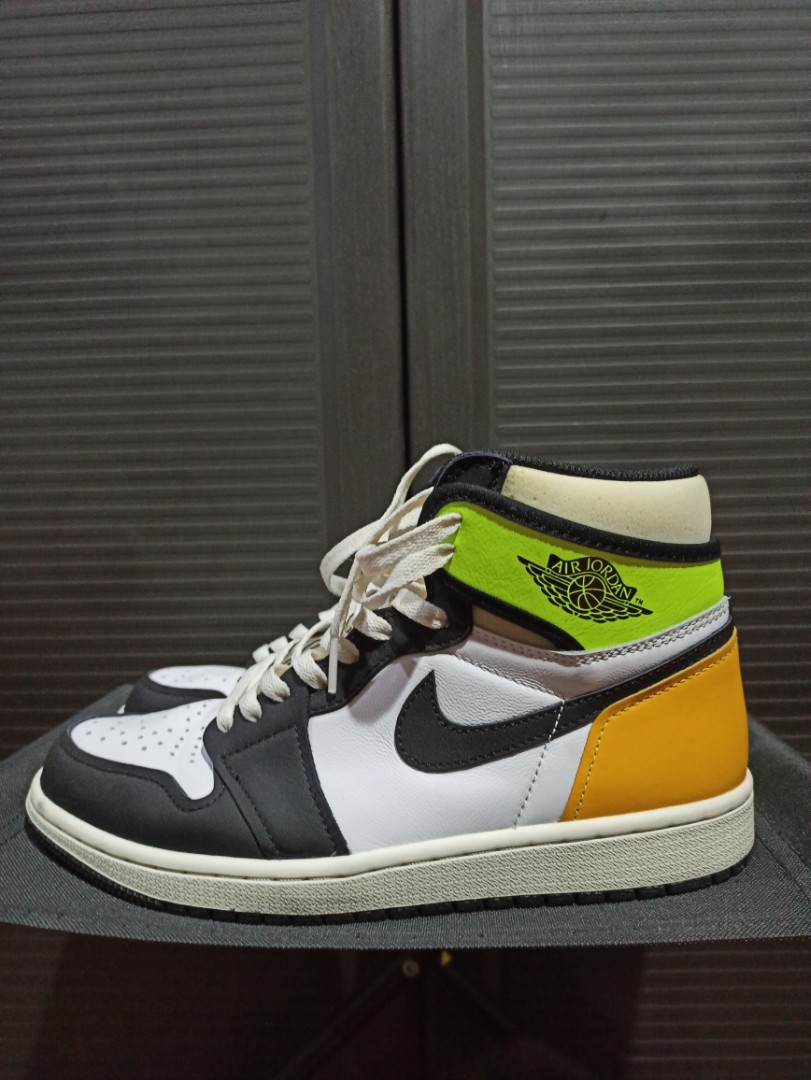Jordan 1 volt gold size 8.5, Men's 