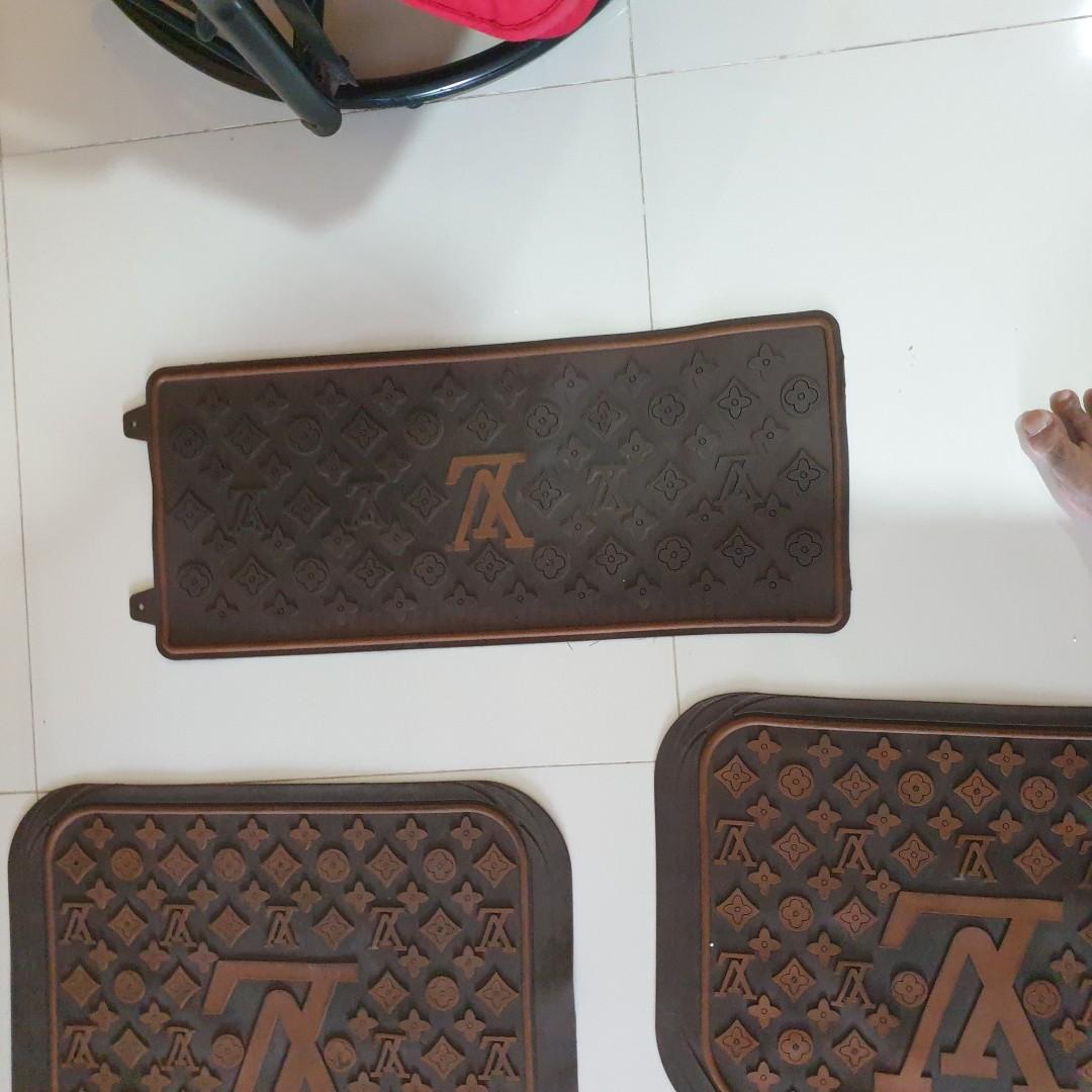 Branded Louis Vuitton Footmat and steering wheel cover available in colors.  Price: 22,000 WhatsApp: 08133519447 Delivers…