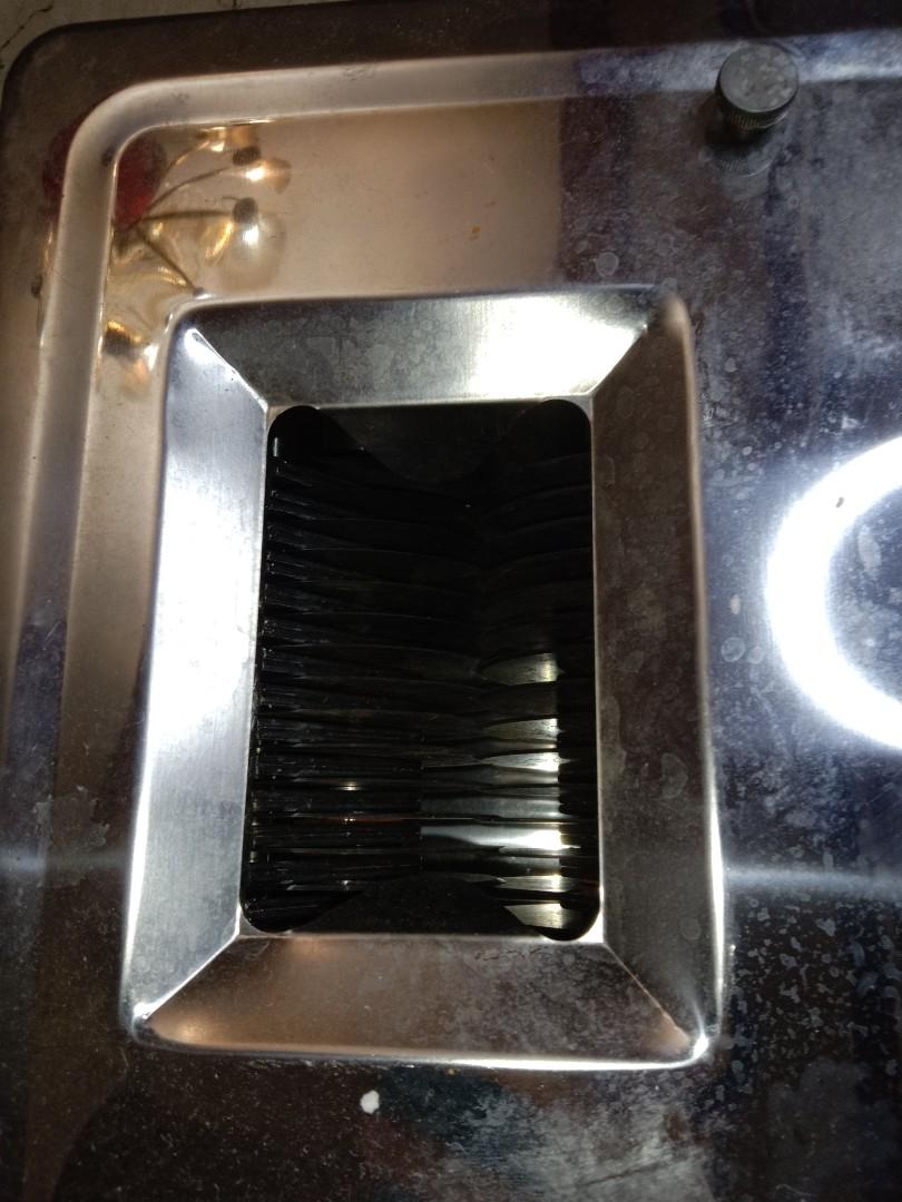 Lecon meat slicer (Category: Cookware & Accessories) located in Antipolo. Submitted by wildshark.25fd53 (Listing ID 1099859999, Image 3). Description: Lecon meat slicer 220V. please see this video for performance testing https://youtu.be/0DHsoEZV7_s For pick up in Cainta Marcos Highway.