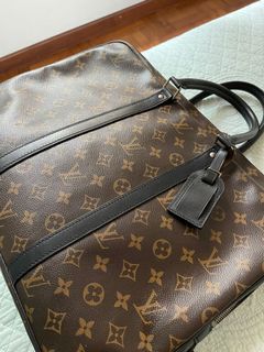 (Category: ) located in . Submitted by msluxbrands (Listing ID 1099819298, Image 1). Description: .