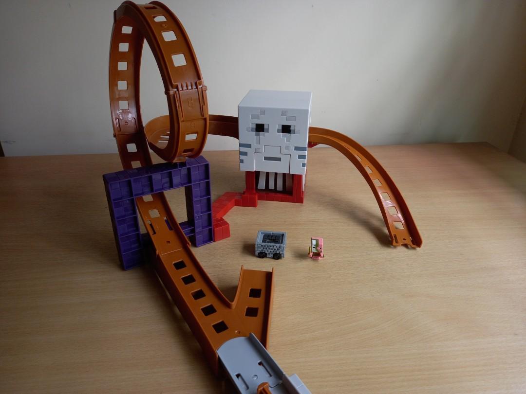 Hot wheels minecraft ghast attack track set hotsell