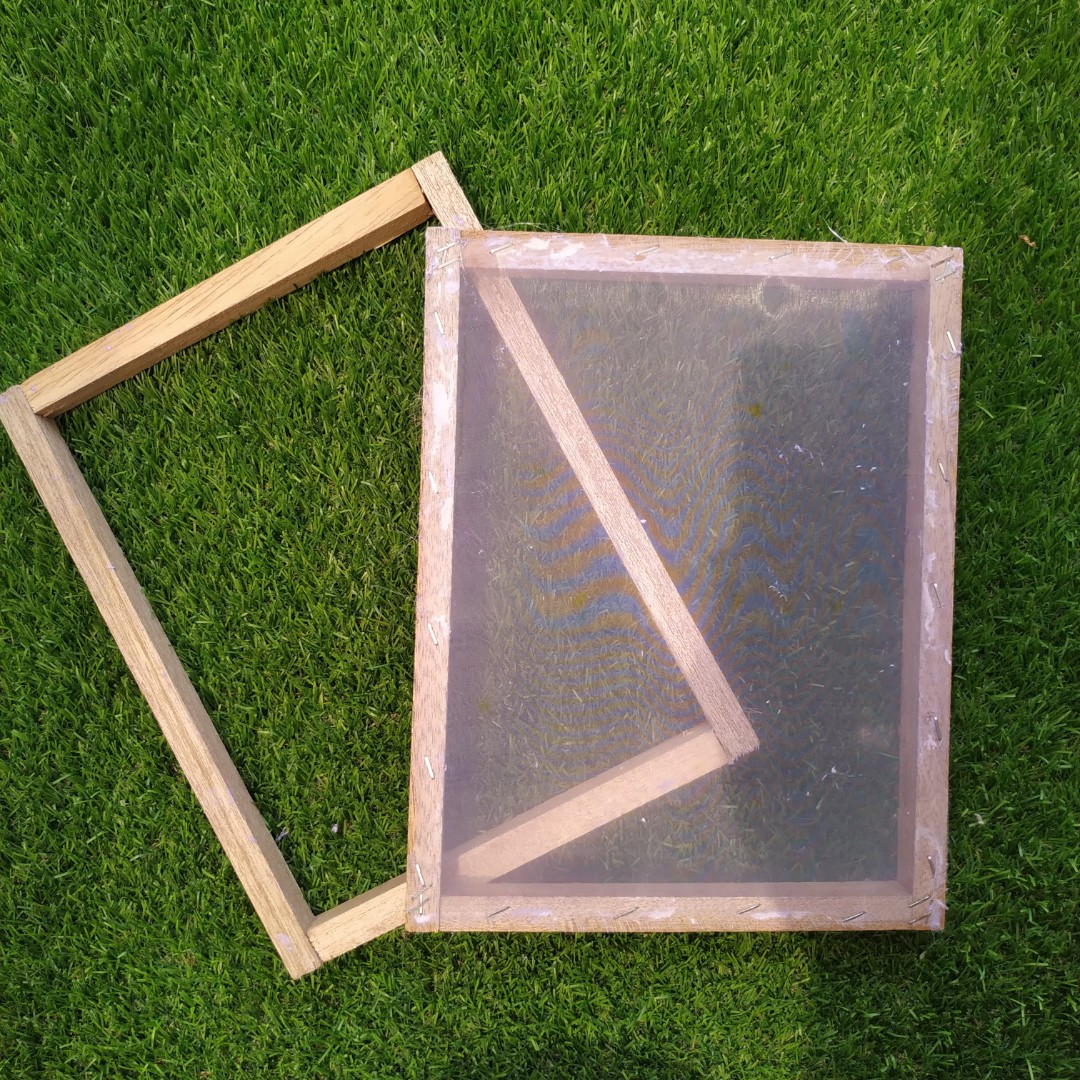 Mould and deckle for papermaking, Hobbies & Toys, Stationary & Craft