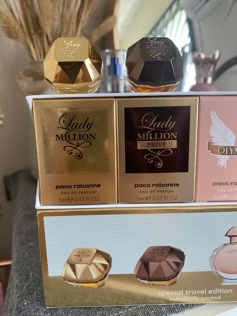 Lady deals million miniatures