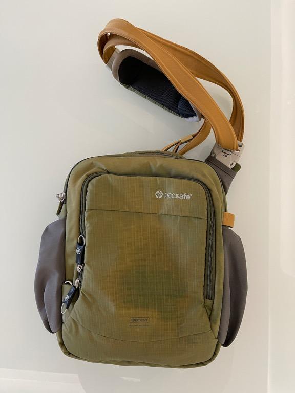 Pacsafe Camsafe V8 Anti Theft Camera Shoulder Bag
