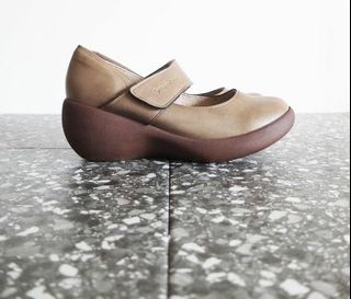 (Category: ) located in . Submitted by sofia_shops (Listing ID 1099884655, Image 1). Description: .