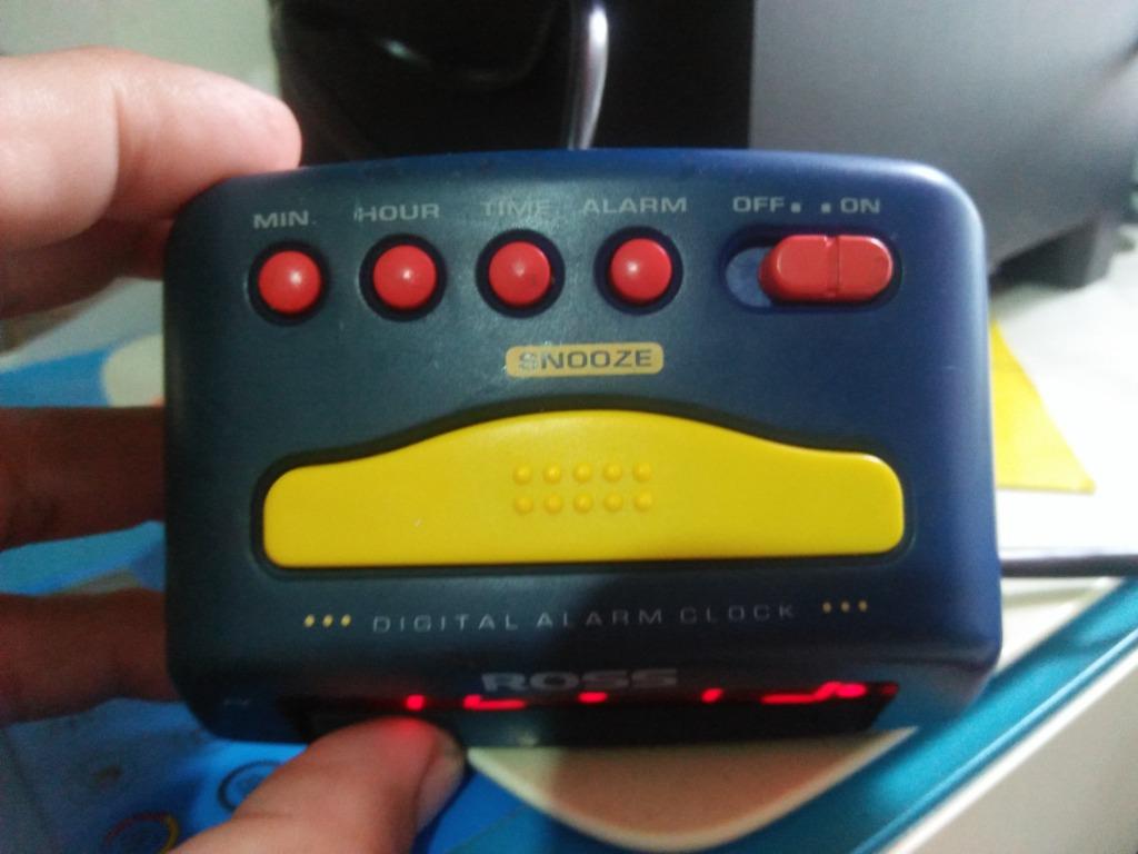 ROSS Digital Alarm Clock (220 volts AC or 9 volt DC), Furniture & Home ...