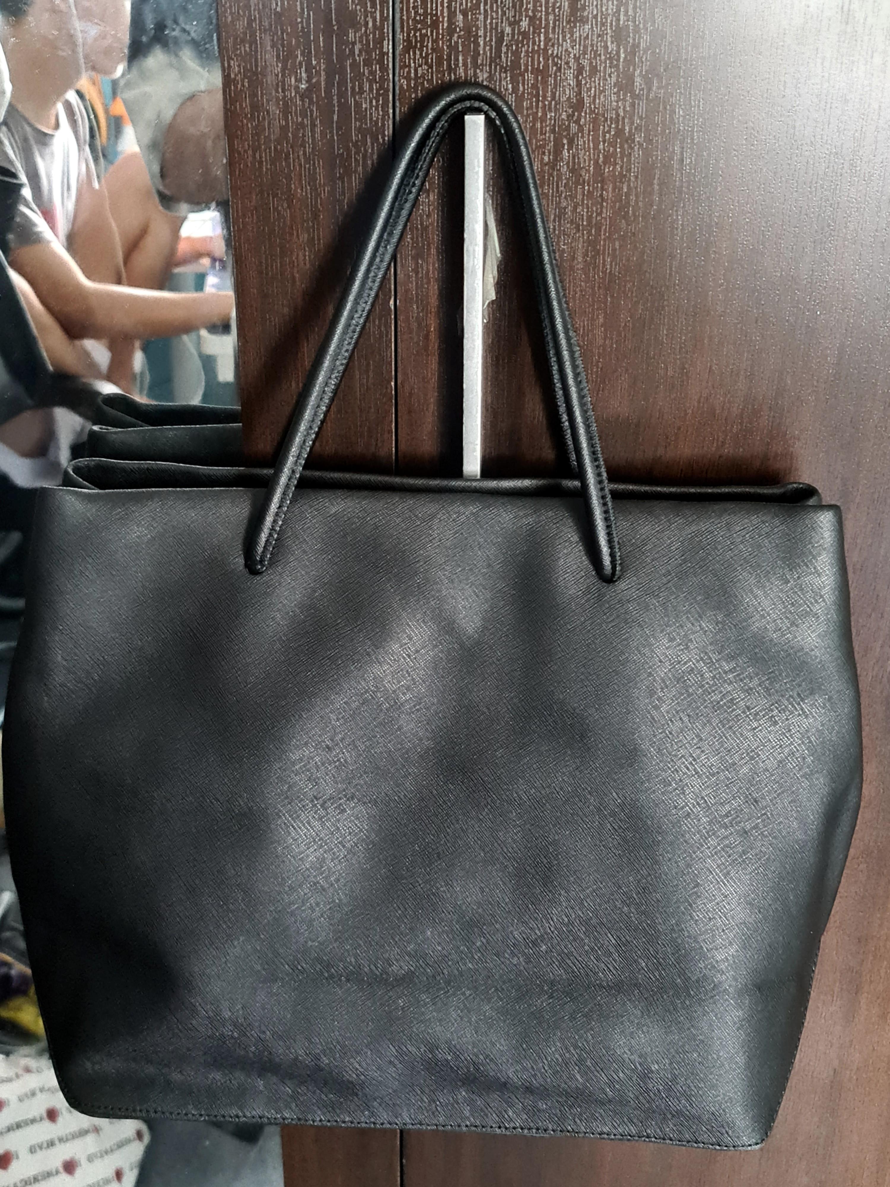 Marc Jacobs LOGO SHOPPER EAST-WEST TOTE BAG, 名牌, 手袋及銀包- Carousell