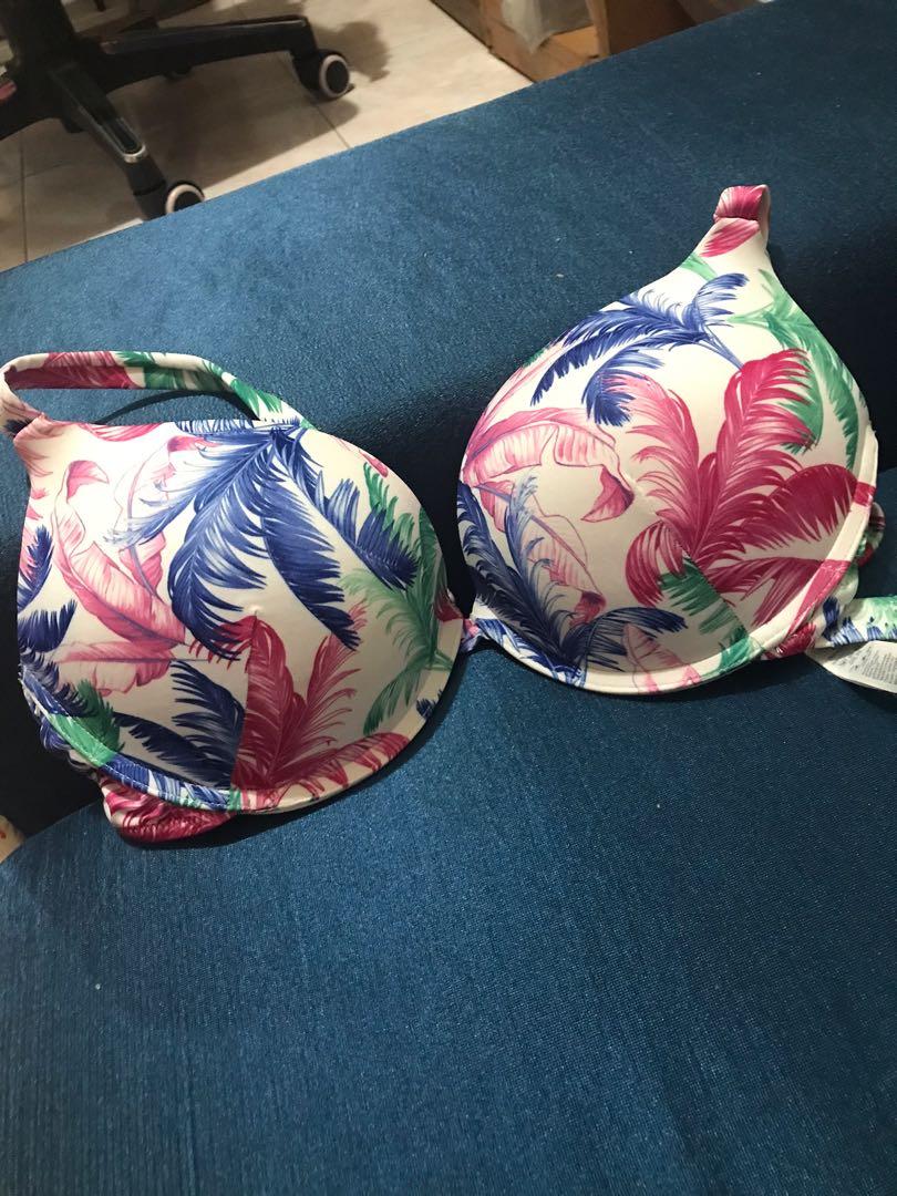 Sexy top bikini (Category: Bikinis & Swimsuits) located in Caloocan City. Submitted by xtine01 (Listing ID 1099742362, Image 1). Description: US 36 padded like new.