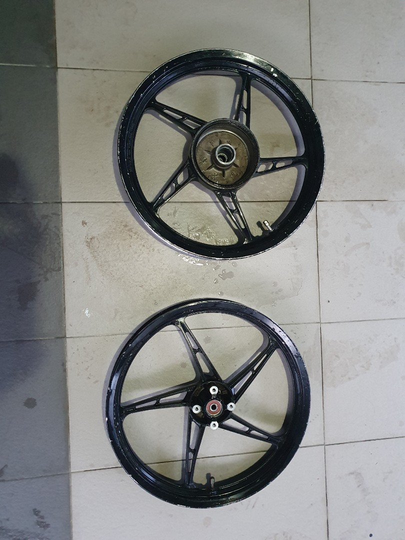 135 Rocker Rim Yamaha 135lc original sport rim, Motorbikes on Carousell