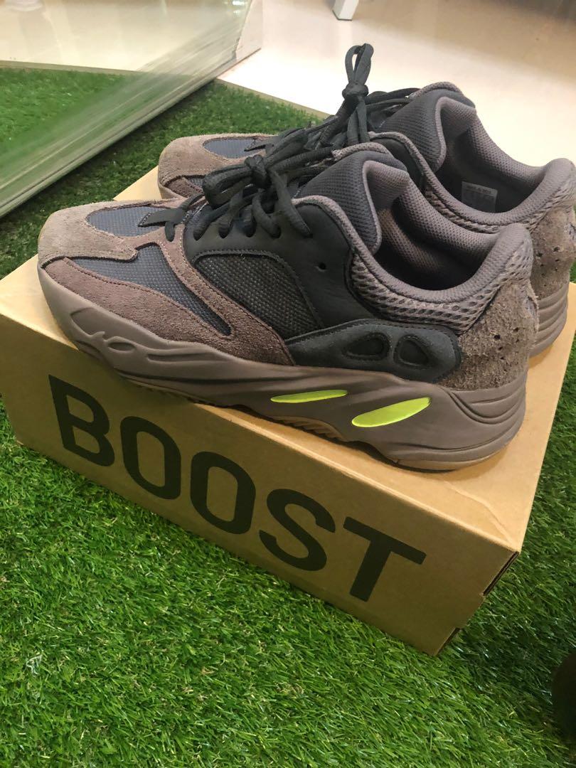 Yeezy 700 mauve size hot sale