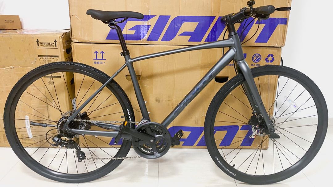 2022 Giant Escape 1 - Size M Grey in stock!