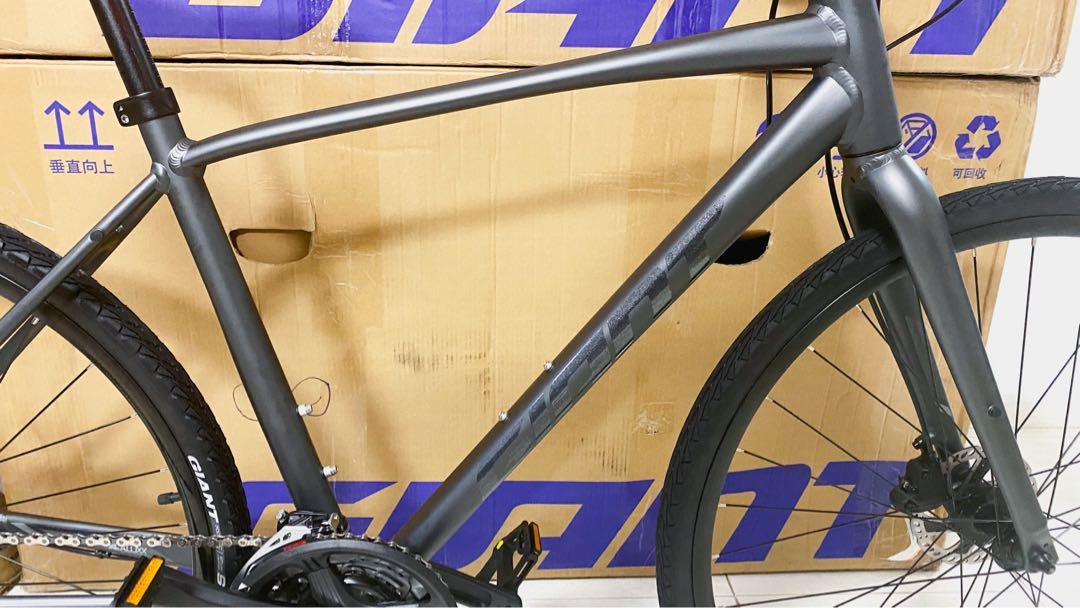 2022 Giant Escape 1 Size M Grey in stock Sports Equipment