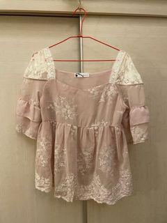 粉色蕾絲上衣  原價900$