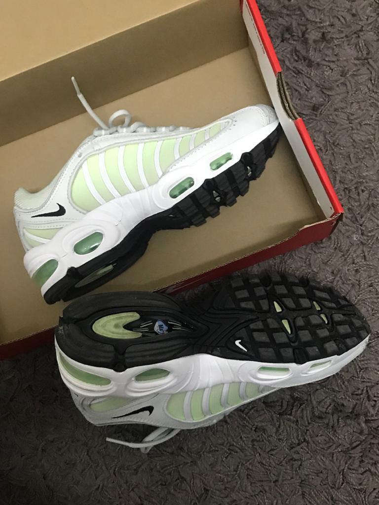 Air Max Tailwind IV (Category: Flipflops and Slides) located in Kajang. Submitted by Jemanstore.my (Listing ID 1100129824, Image 2). Description: Airmax Tailwind IV Size 4.5uk condition 10/10🔥 baru pakai sekali sahaja 💯original .