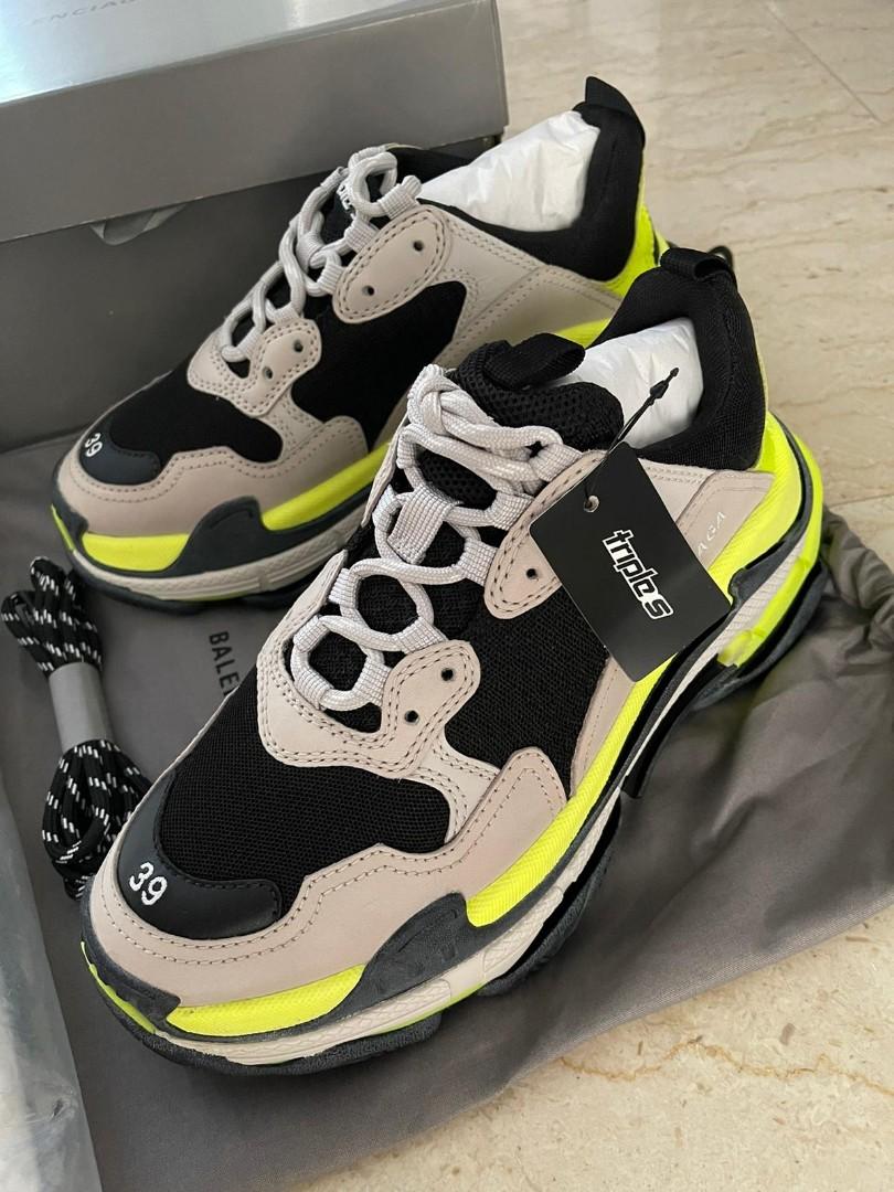 styling balenciaga triple s
