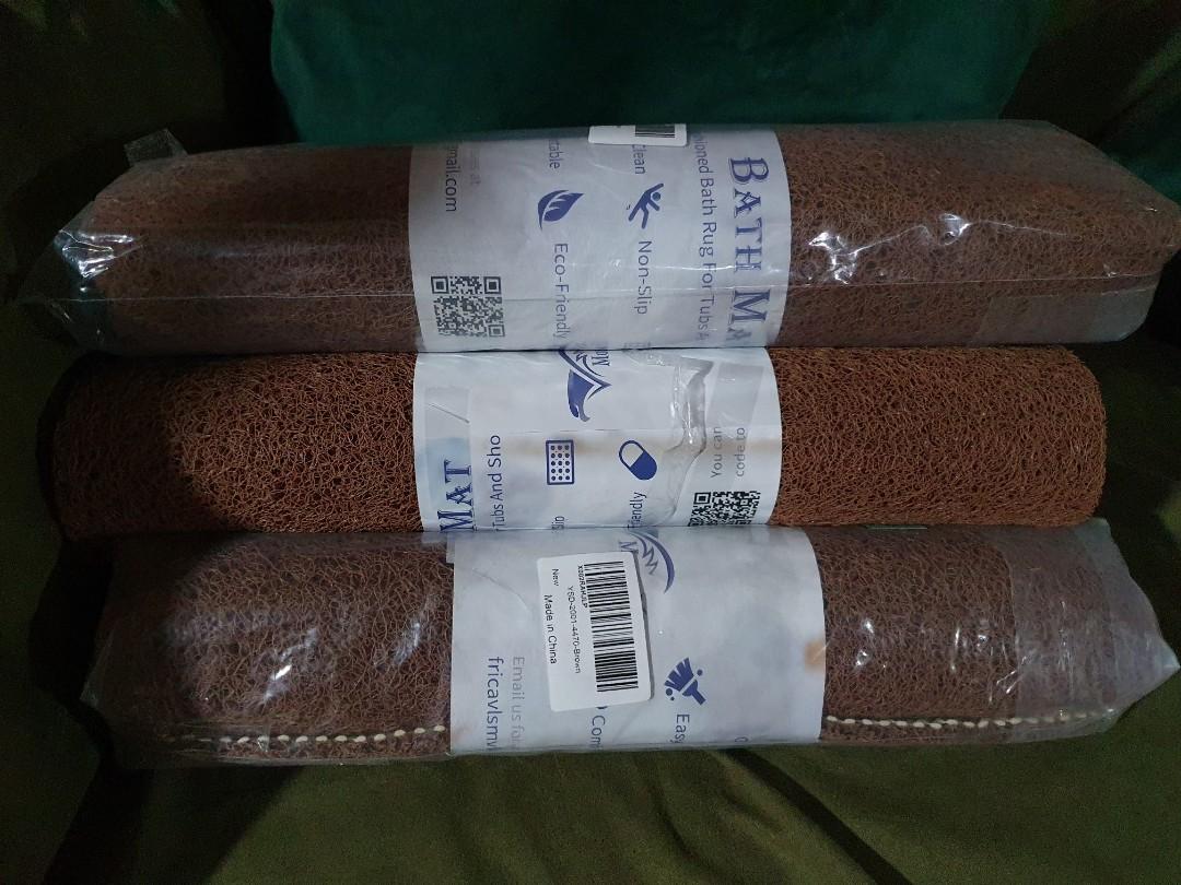 BATHMAT (FROM USA) (Category: Bathtub & Bath Accessories) located in Quezon City. Submitted by ramt12 (Listing ID 1100160820, Image 2). Description: Anti-slip bath mat Color Brown High quality material.
