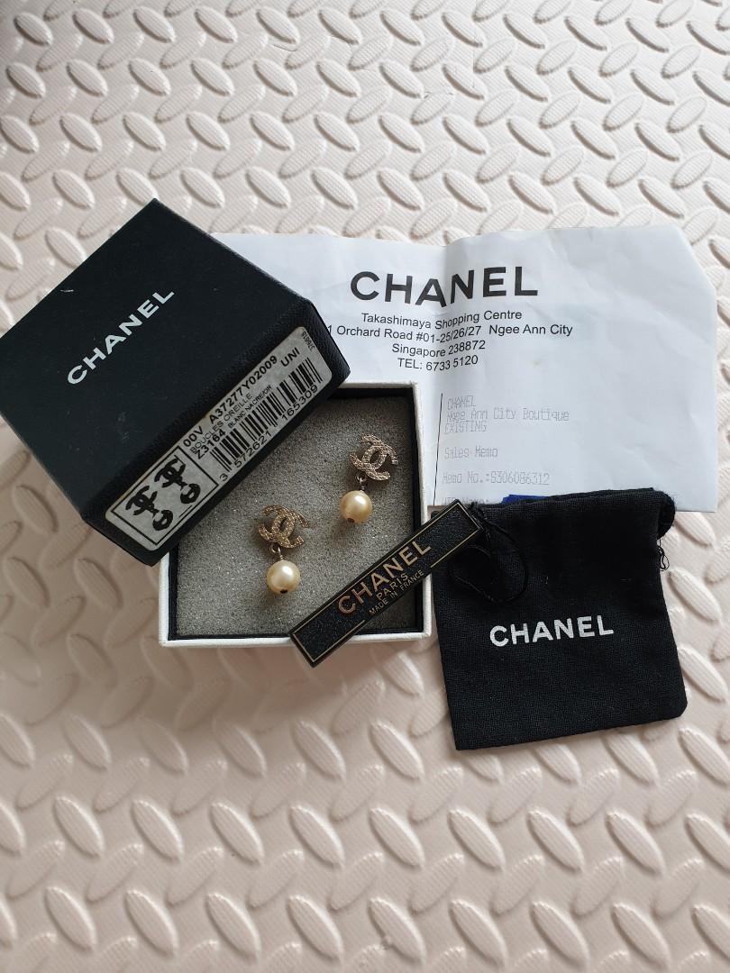 Chanel CC Pearl Earrings with Receipt (Category: Luxury Accessories) located in Davao. Submitted by declutter14 (Listing ID 1100054521, Image 1). Description: 10,000fixed Price No Nego Free Shipping AUTHENTIC Preloved 8 yrs old Chanel with box,dustbag, resibo,tag Hallmark ntanggal n mtgal nato e Heavily Used Tarnished bawal sa maarte hence mura na lang wag barat hindi mga ukay to.