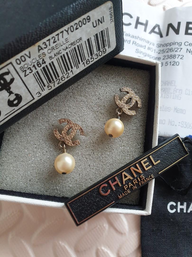 Chanel CC Pearl Earrings with Receipt (Category: Luxury Accessories) located in Davao. Submitted by declutter14 (Listing ID 1100054521, Image 3). Description: 10,000fixed Price No Nego Free Shipping AUTHENTIC Preloved 8 yrs old Chanel with box,dustbag, resibo,tag Hallmark ntanggal n mtgal nato e Heavily Used Tarnished bawal sa maarte hence mura na lang wag barat hindi mga ukay to.