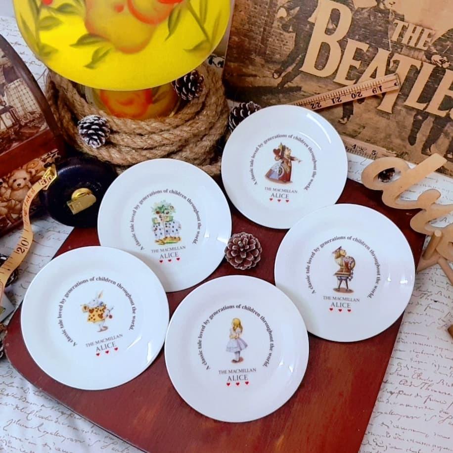 Alice in hotsell wonderland dinnerware