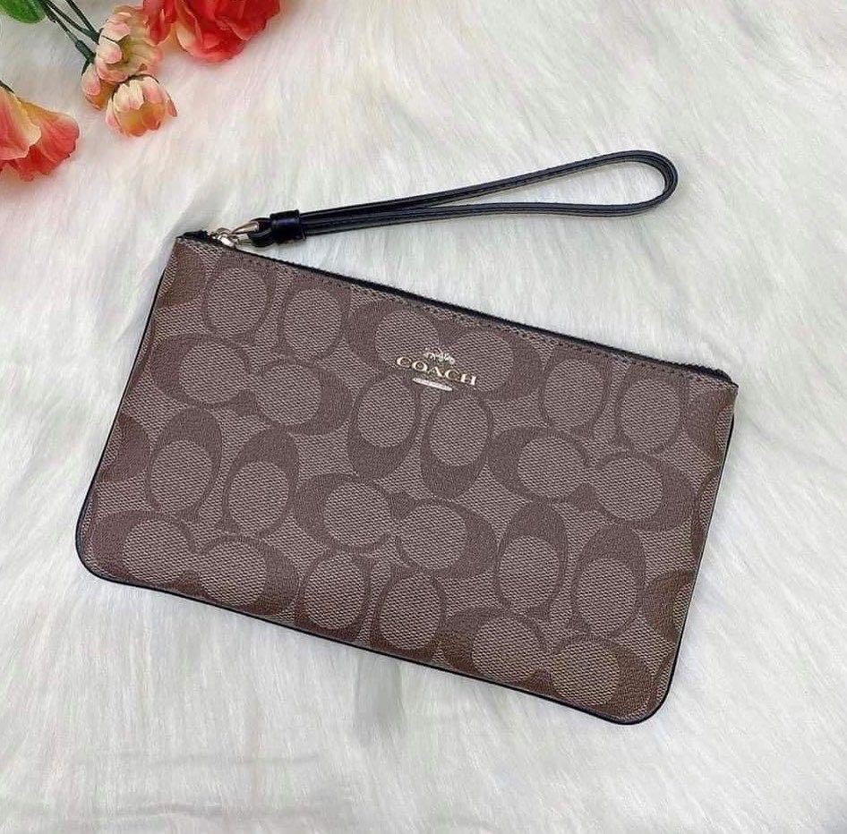 Coach purse wallet (Category: Purses & Pouches) located in Quezon City. Submitted by thelux.cllctn (Listing ID 1100021102, Image 2). Description: BRAND NEW FROM US✨ Complete with receipt, care card, dust bag and paper bag.