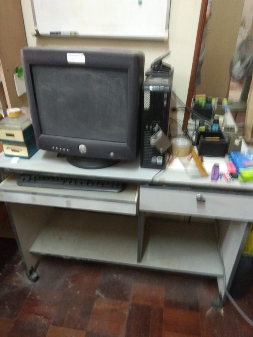 Computer table (Category: Desktops) located in Singapore. Submitted by josephvqm (Listing ID 1099965300, Image 2). Description: Used computer table 40"x25"x26".