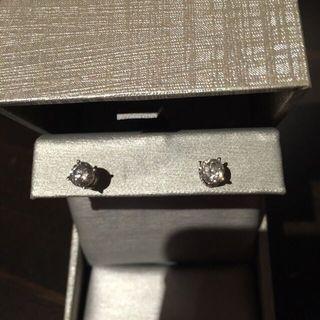 Diamonds earring