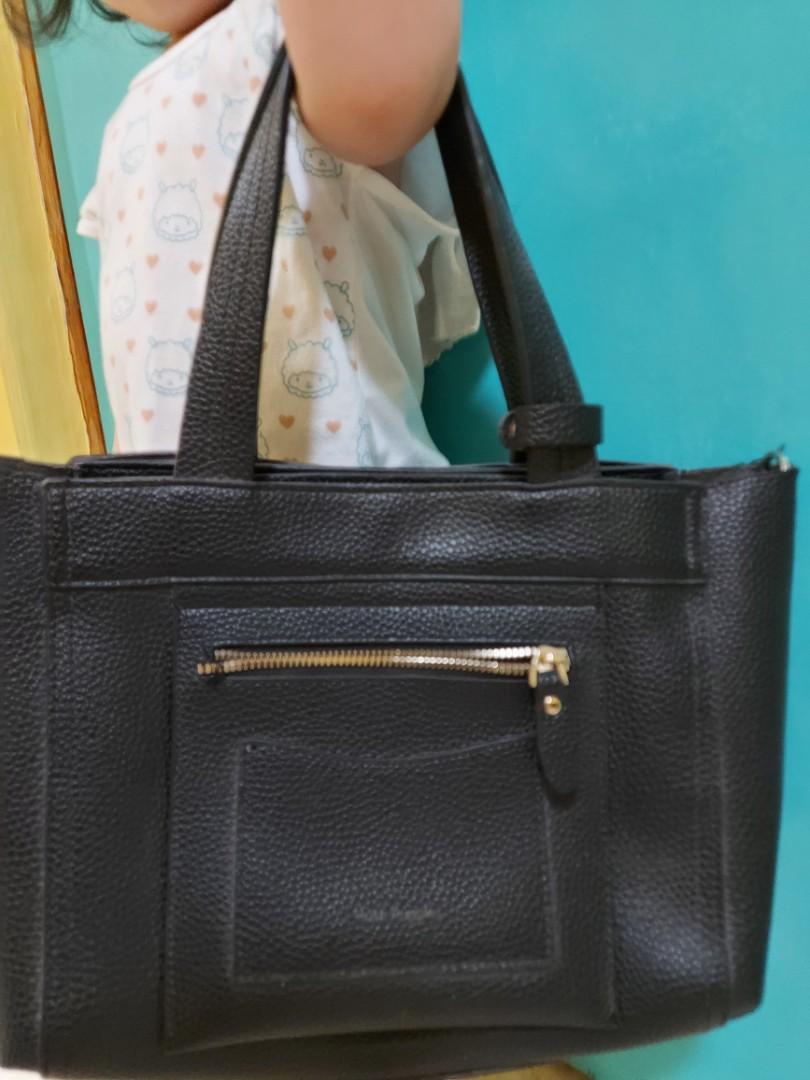 Hush Puppies Bag (Category: Shoulder Bags) located in Calamba. Submitted by mel013 (Listing ID 1100047680, Image 2). Description: Selling Hush Puppies Bag two way bag excellent used condition ** open for swap** message me your offer.
