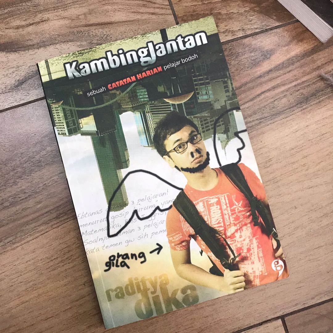 Kambing jantan raditya dika, Buku & Alat Tulis, Buku di Carousell