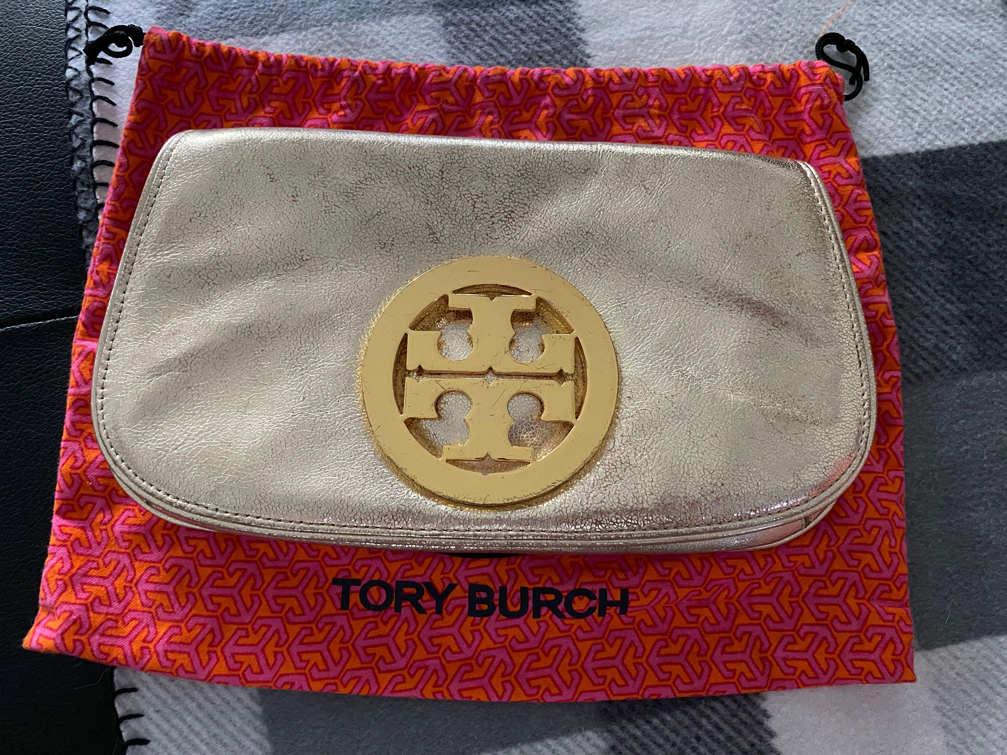 Luxury bag (Category: Luxury Bags & Wallets) located in Pasig City. Submitted by emashopaholic (Listing ID 1100006753, Image 2). Description: Authenticity Guaranteed!!! TORY BURCH Shoulder bag Evening bag Gold Bought in Rustan’s for Php 21,000 Now selling at Php 4,999 MoP: Gcash/BDO/BPi RFS: moving out of the country and cannot bring all my bags with me .