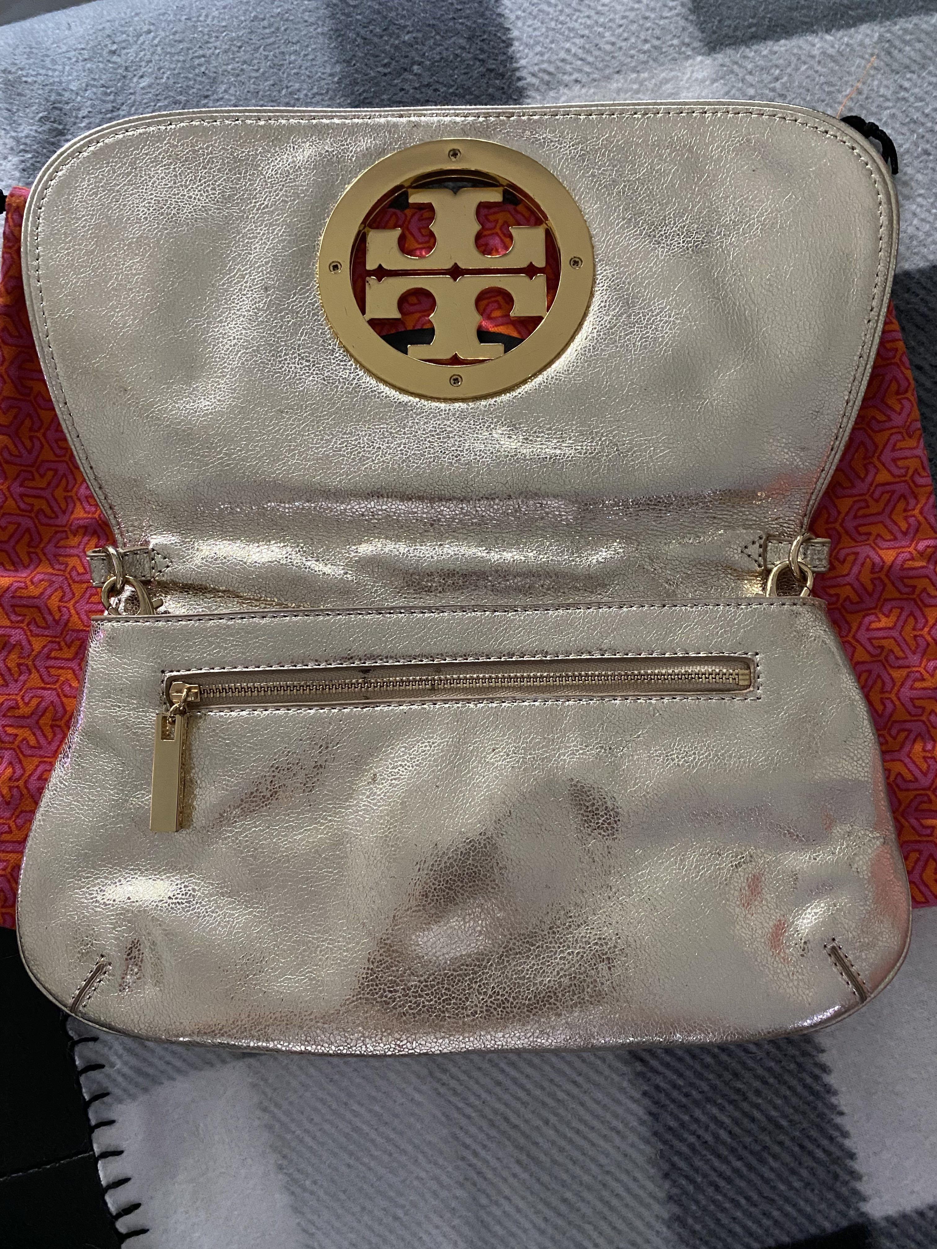 Luxury bag (Category: Luxury Bags & Wallets) located in Pasig City. Submitted by emashopaholic (Listing ID 1100006753, Image 3). Description: Authenticity Guaranteed!!! TORY BURCH Shoulder bag Evening bag Gold Bought in Rustan’s for Php 21,000 Now selling at Php 4,999 MoP: Gcash/BDO/BPi RFS: moving out of the country and cannot bring all my bags with me .